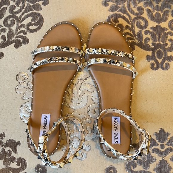 Steve Madden Shoes - SOLD🆕SteveMadden Odele stud sandal Sz 8.5